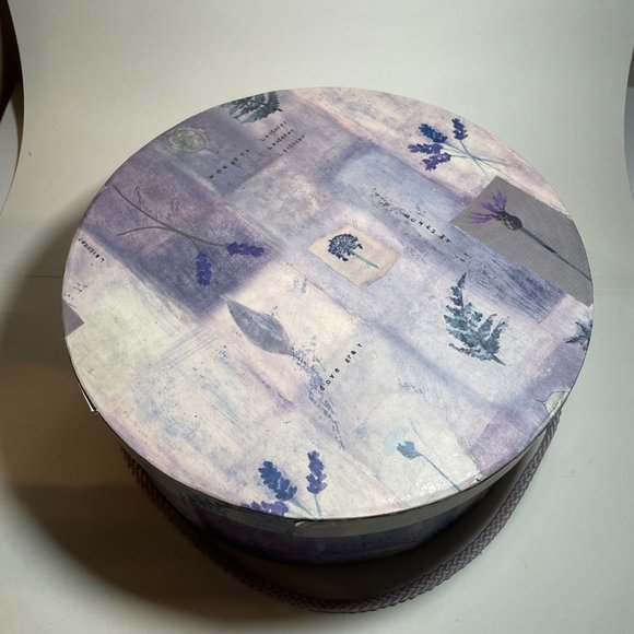 Hatbox Present Company Hatbox Round 12" Decorative Hatbox w/Cord Handle  EUC - Picture 8 of 8